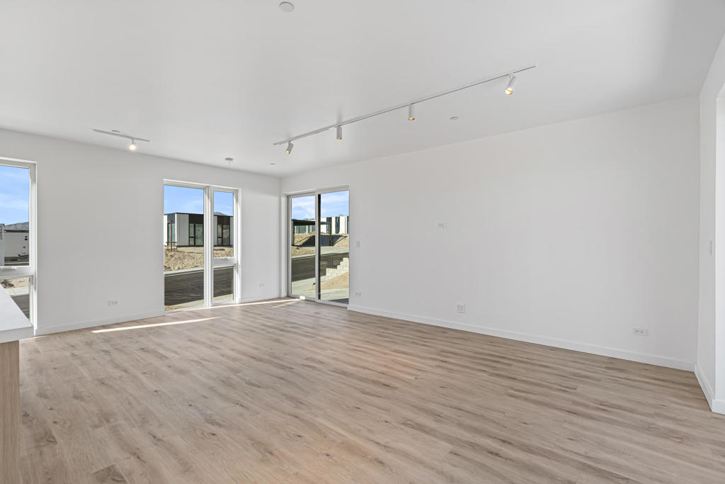 13852 Scenic Crest Circle