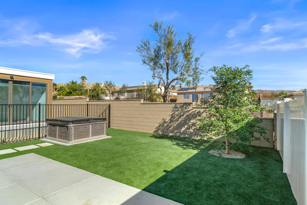 13852 Scenic Crest Circle