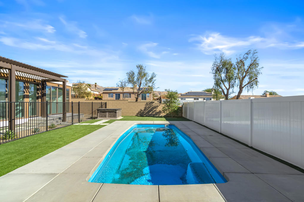 13852 Scenic Crest Circle