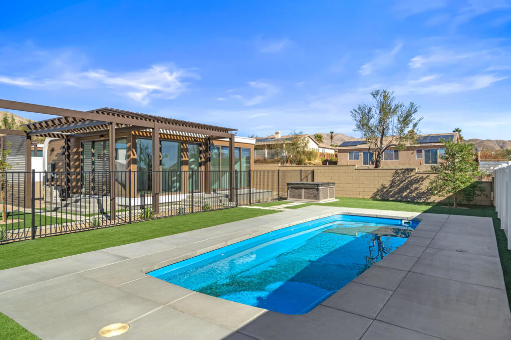 13852 Scenic Crest Circle