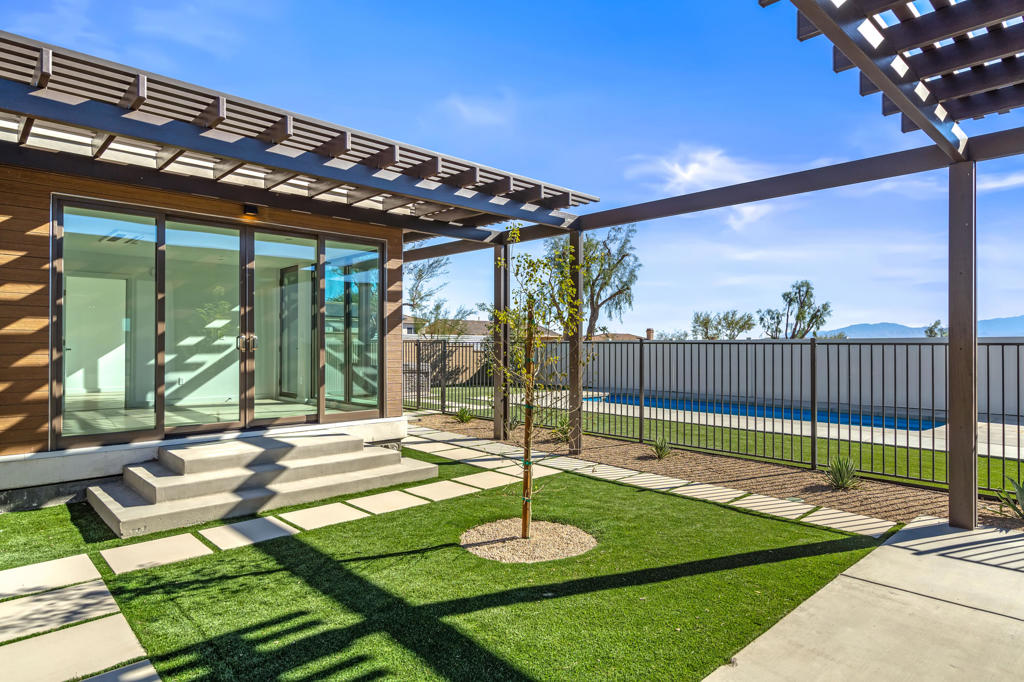 13852 Scenic Crest Circle