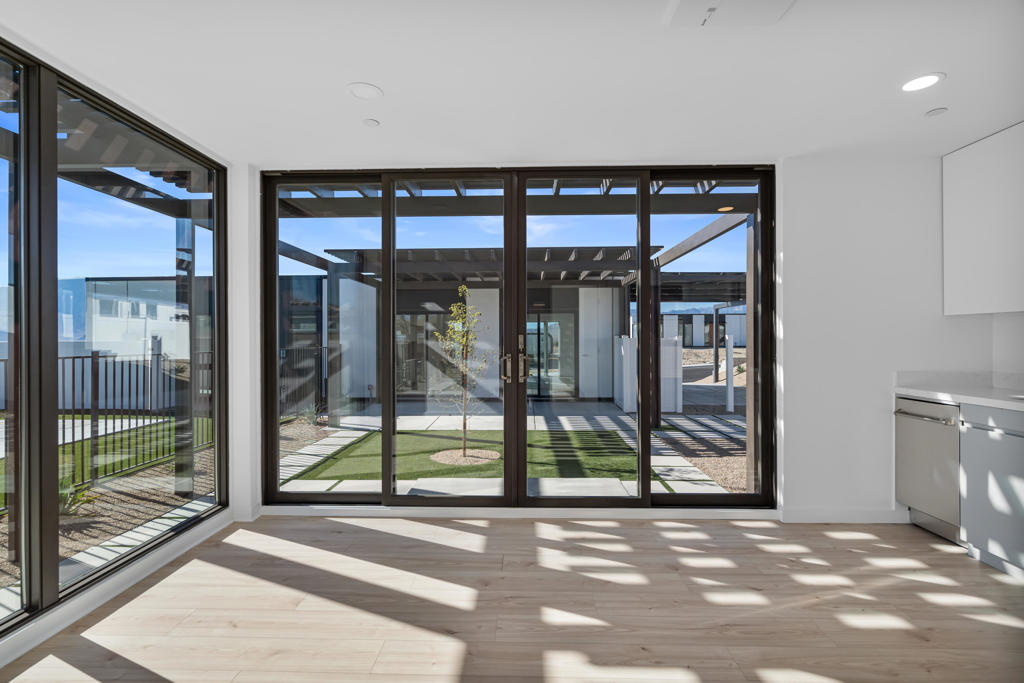 13852 Scenic Crest Circle