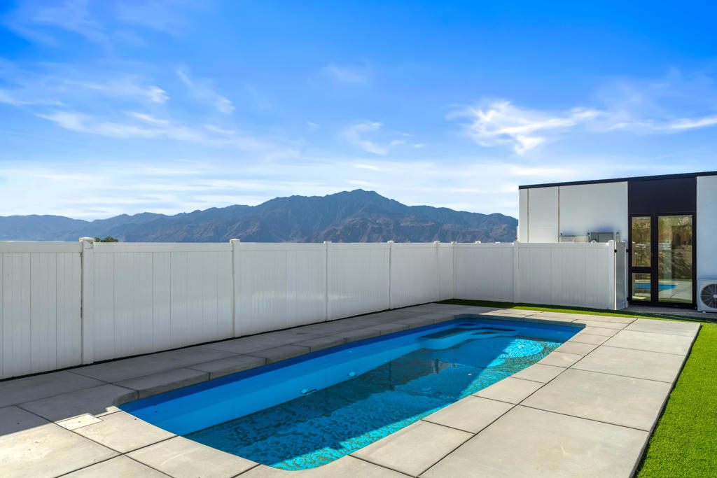 13852 Scenic Crest Circle