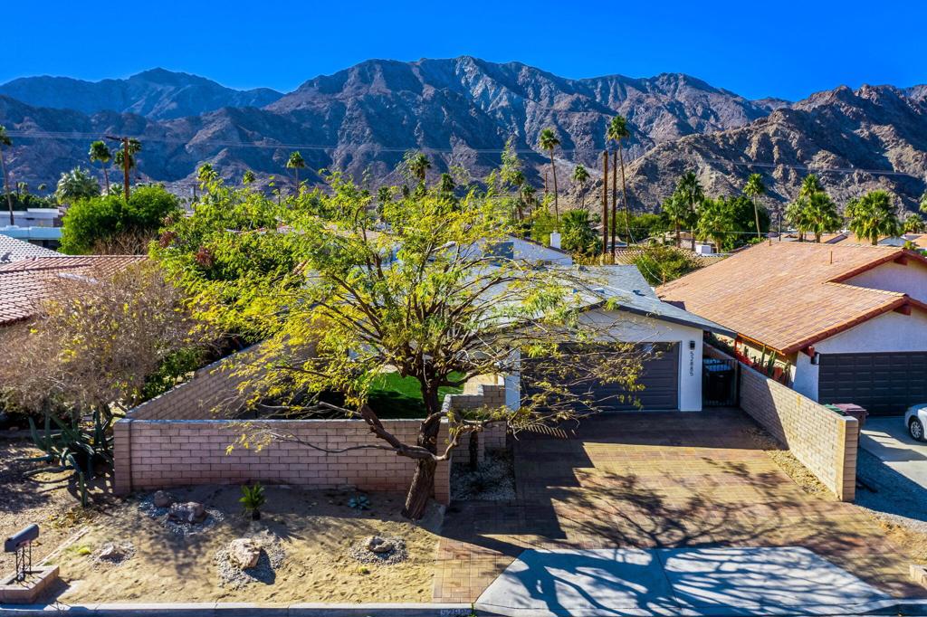 52885 Avenida Carranza
