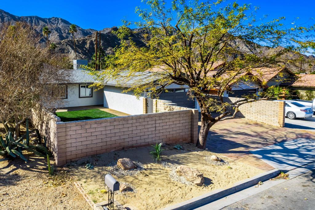52885 Avenida Carranza
