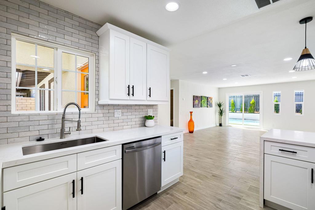 52885 Avenida Carranza
