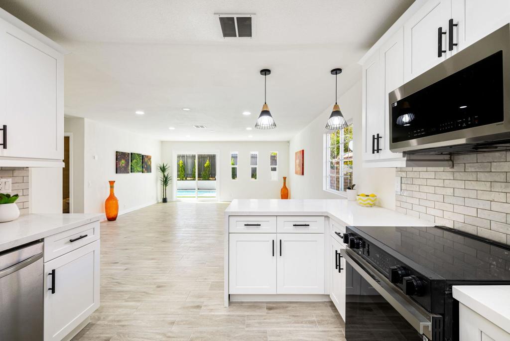 52885 Avenida Carranza