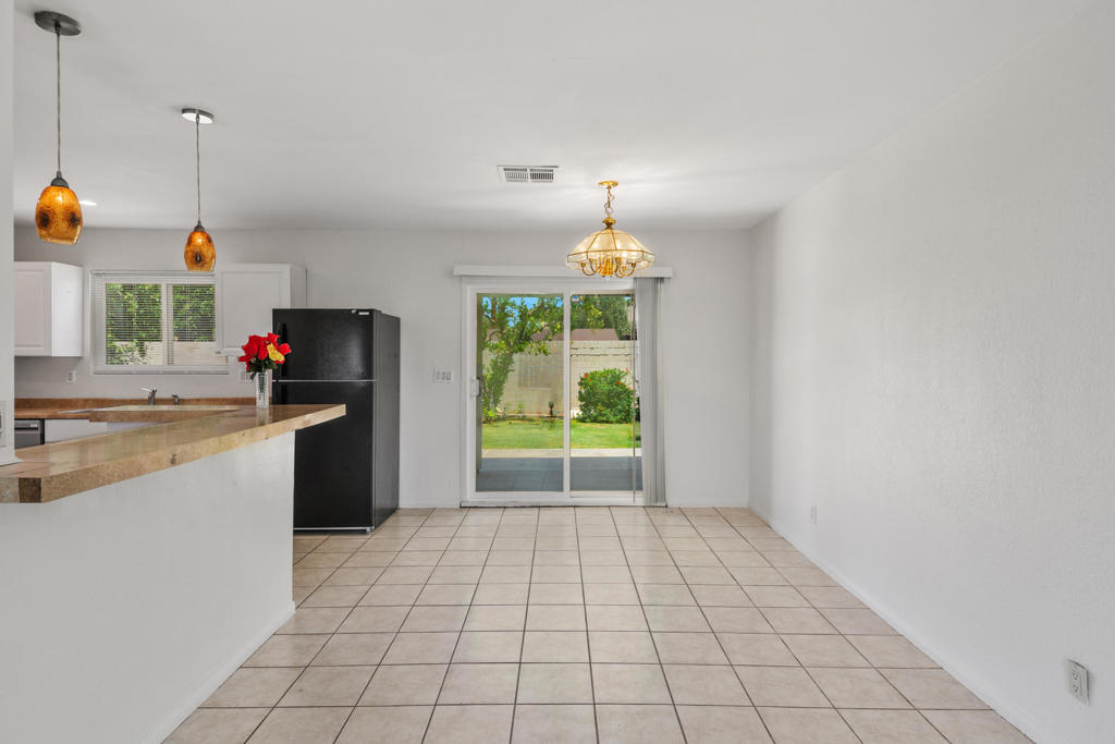 73090 San Nicholas Avenue