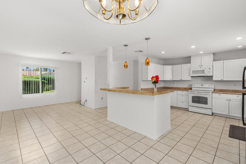 73090 San Nicholas Avenue