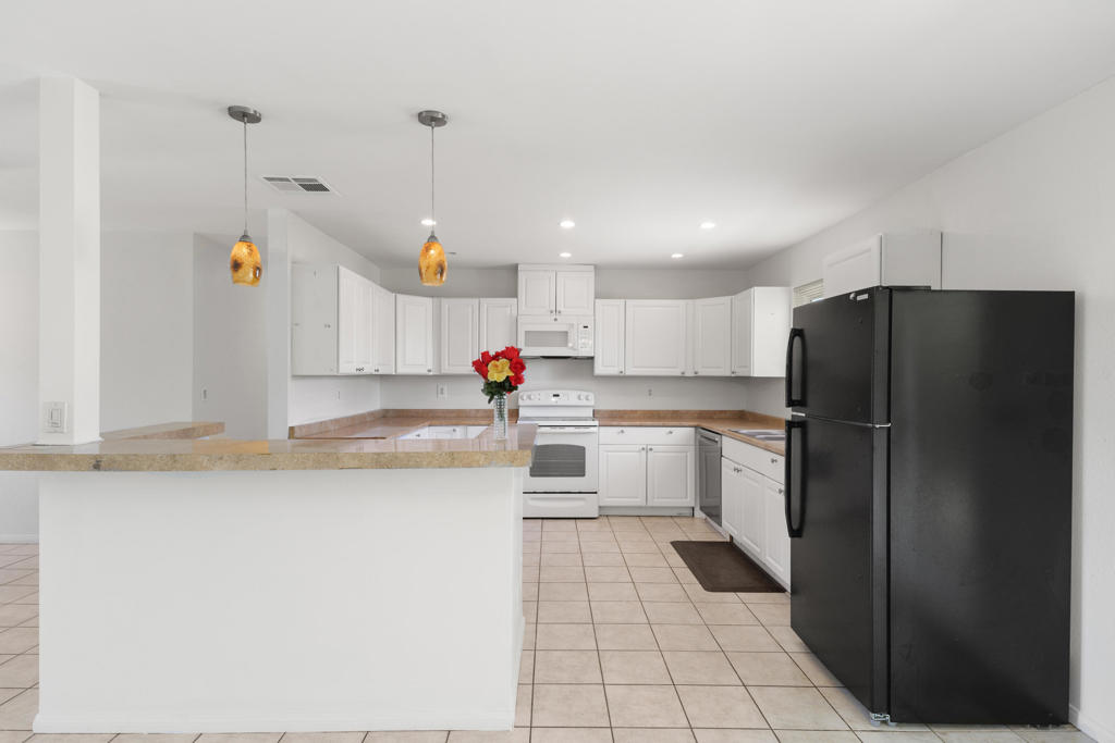 73090 San Nicholas Avenue