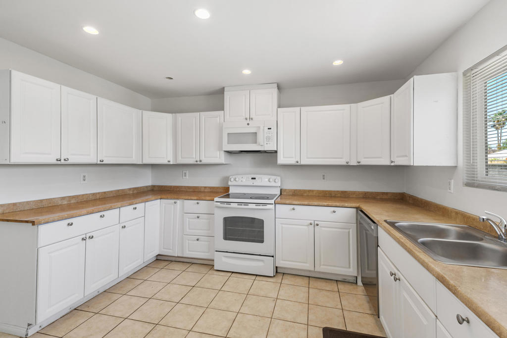 73090 San Nicholas Avenue