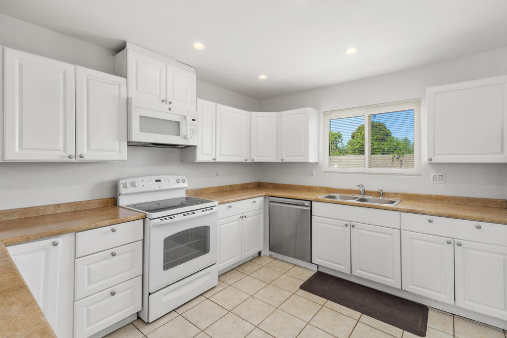 73090 San Nicholas Avenue