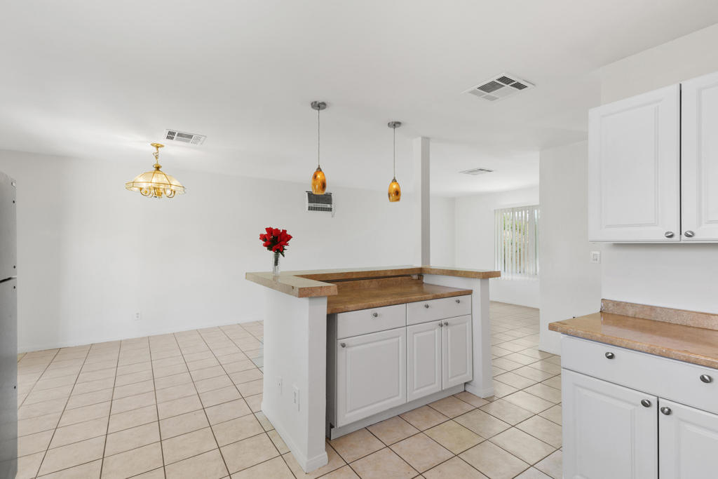 73090 San Nicholas Avenue