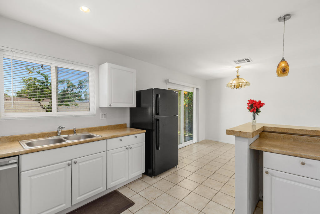 73090 San Nicholas Avenue