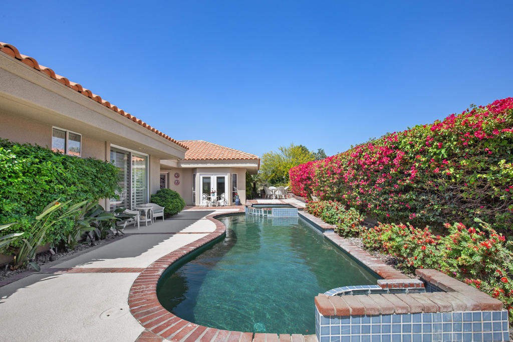 32 Colonial Drive