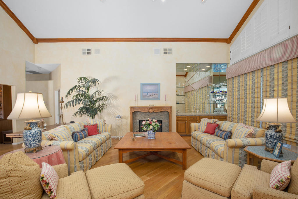32 Colonial Drive