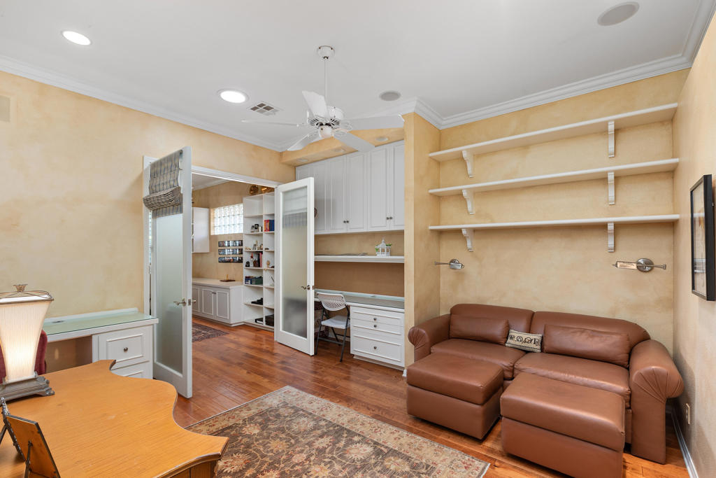 32 Colonial Drive