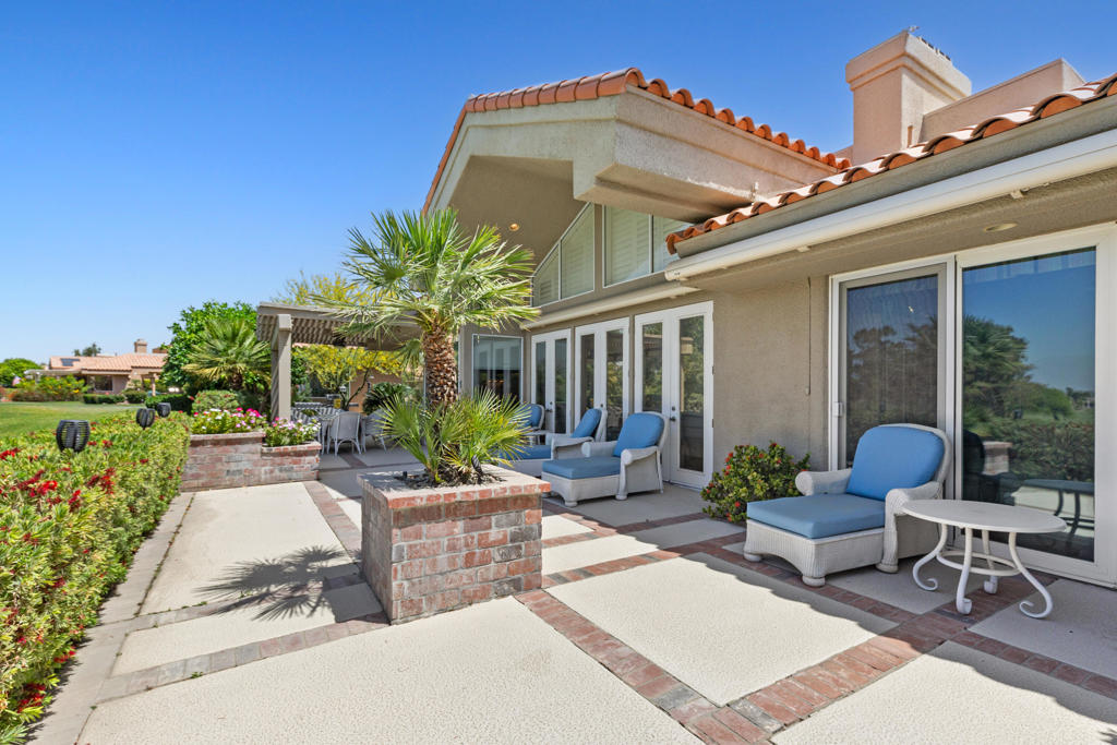 32 Colonial Drive