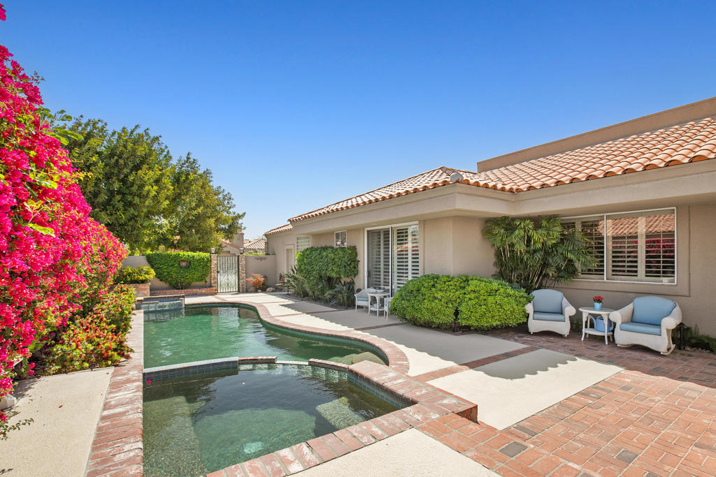 32 Colonial Drive