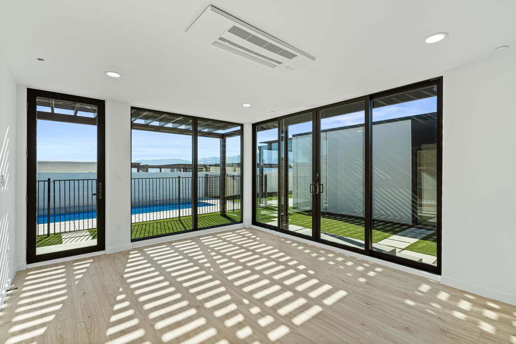 13848 Scenic Crest Circle