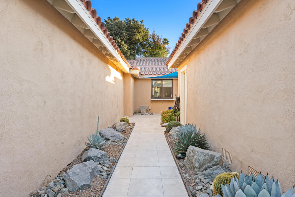 445 Sierra Madre N