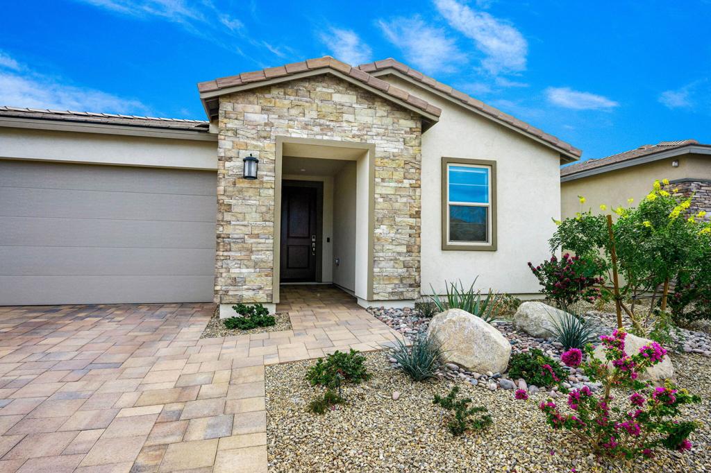 82425 Round Valley Dr