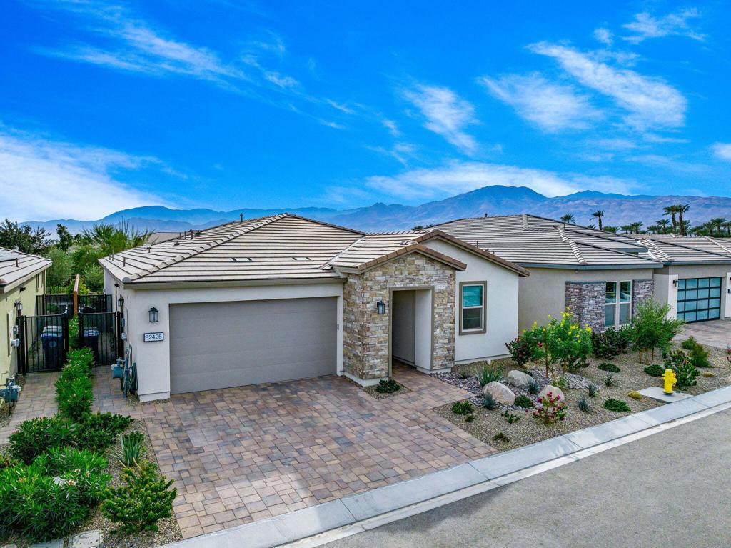 82425 Round Valley Dr
