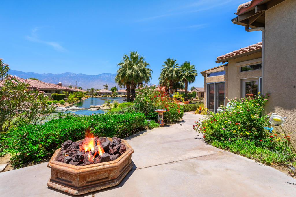 5 Lake Louise Court