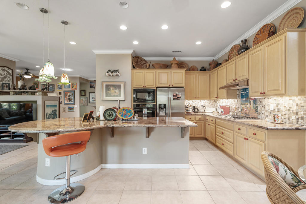 5 Lake Louise Court
