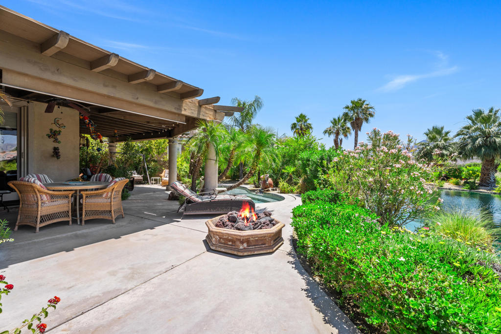 5 Lake Louise Court