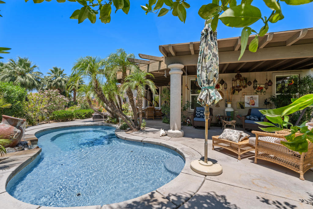 5 Lake Louise Court
