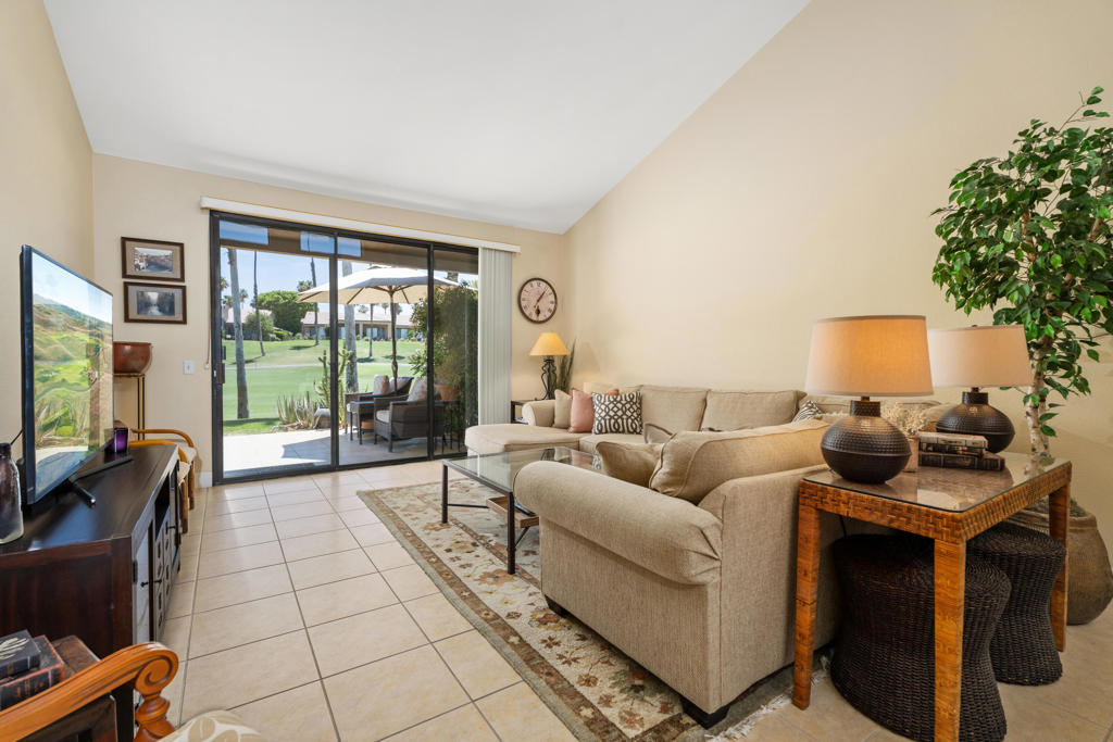 76237 Impatiens Circle