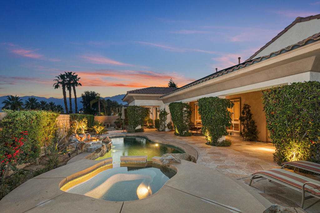 8 Oakmont Drive