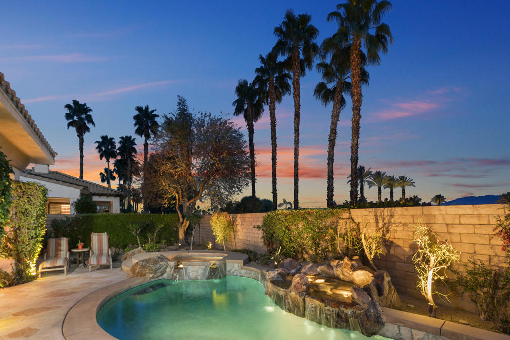 8 Oakmont Drive