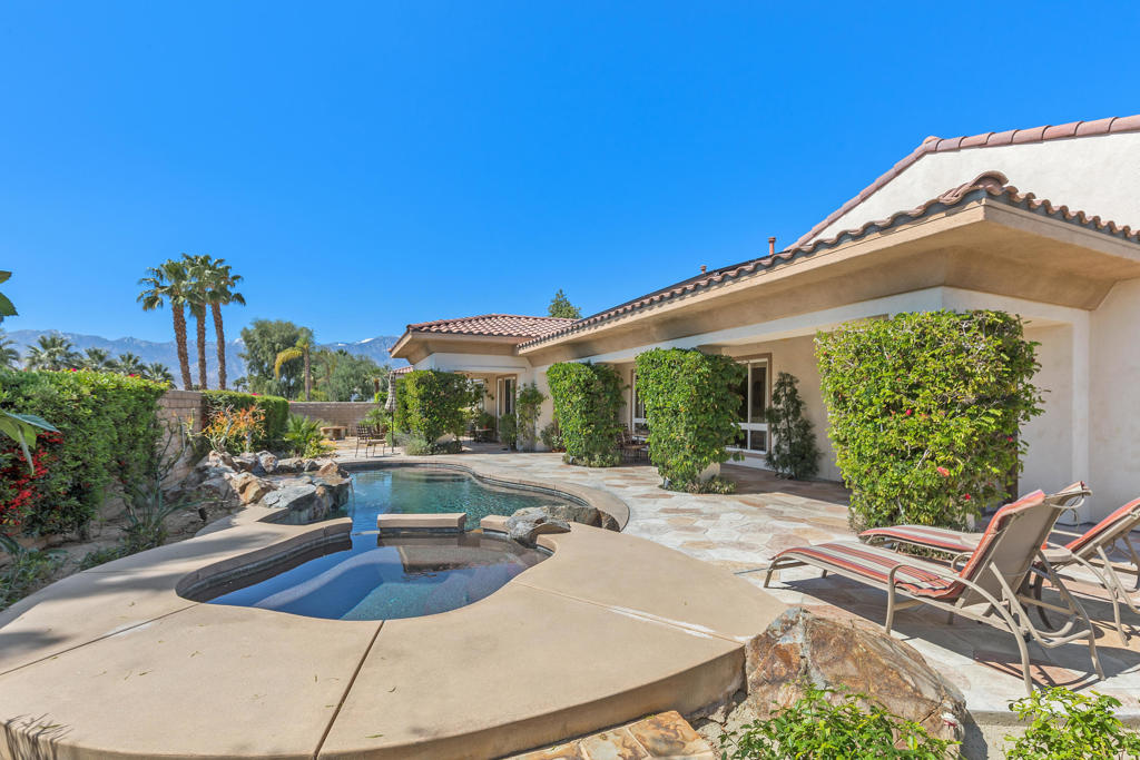 8 Oakmont Drive