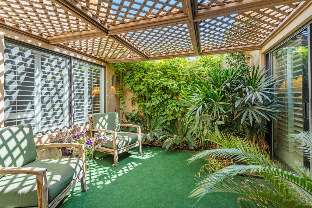 9 Acapulco Drive
