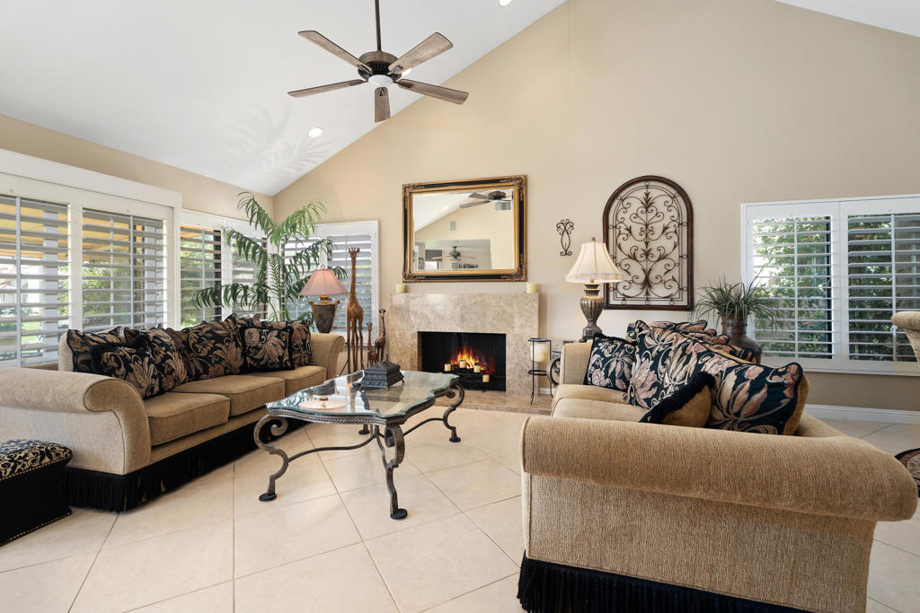 9 Acapulco Drive