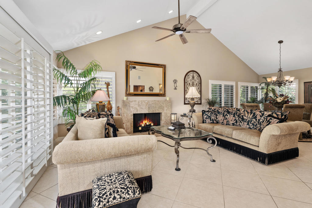 9 Acapulco Drive