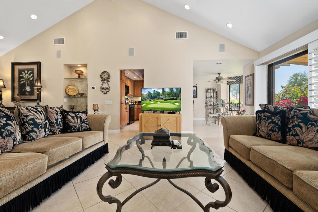 9 Acapulco Drive