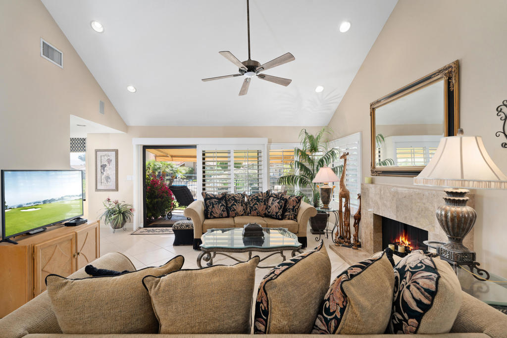 9 Acapulco Drive