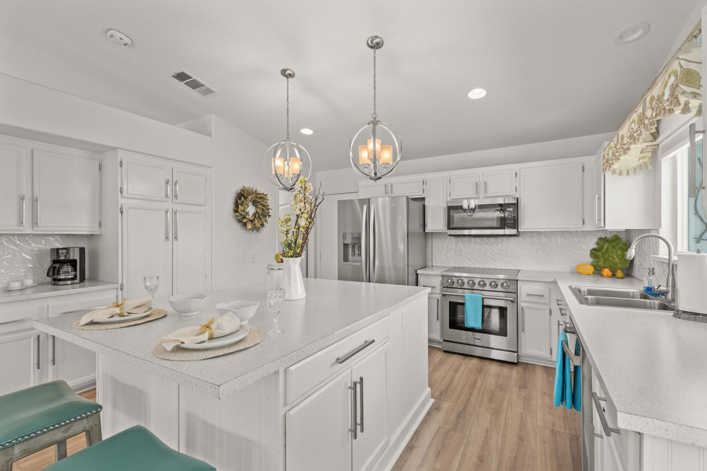 81161 Las Colinas Avenue