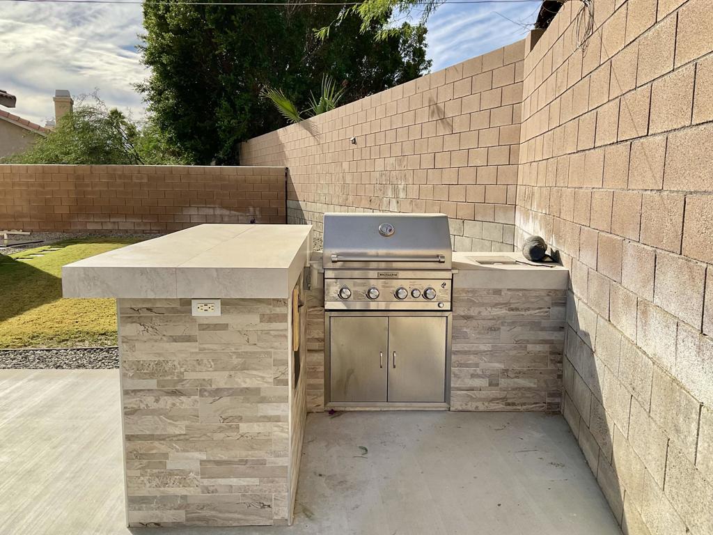 69572 Ridgeway Avenue