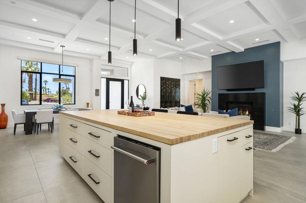 74846 Fox Hills Court