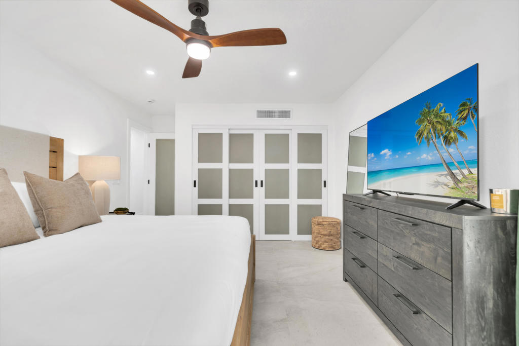 1655 E Palm Canyon Drive 115
