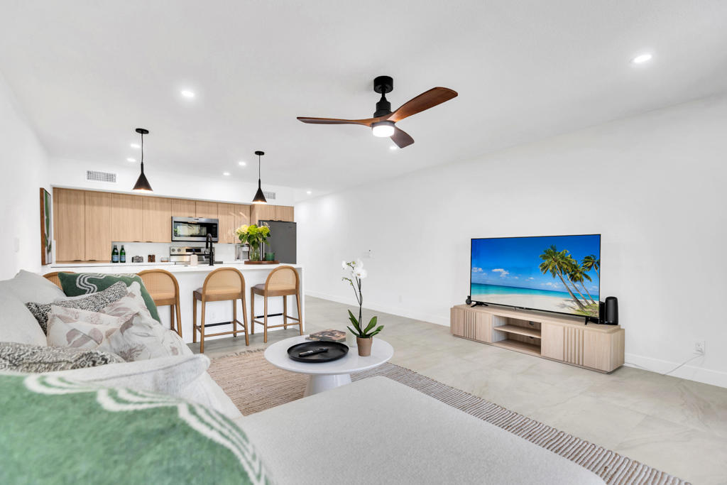 1655 E Palm Canyon Drive 115