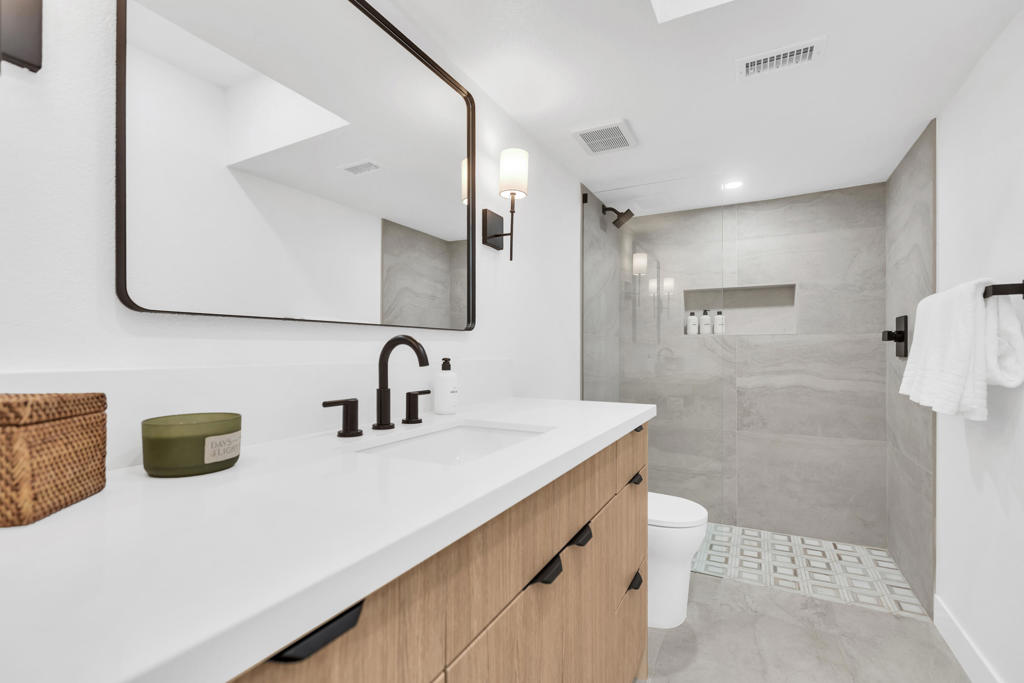 1655 E Palm Canyon Drive 115