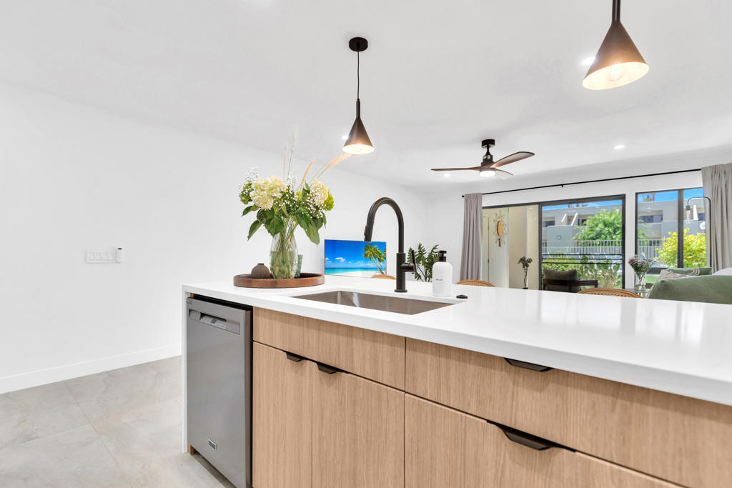 1655 E Palm Canyon Drive 115