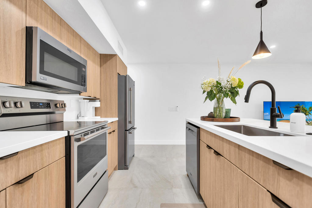 1655 E Palm Canyon Drive 115