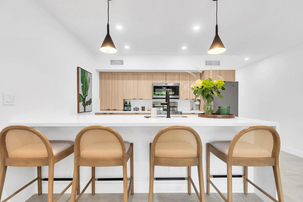 1655 E Palm Canyon Drive 115
