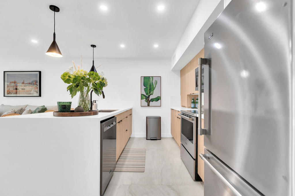 1655 E Palm Canyon Drive 115
